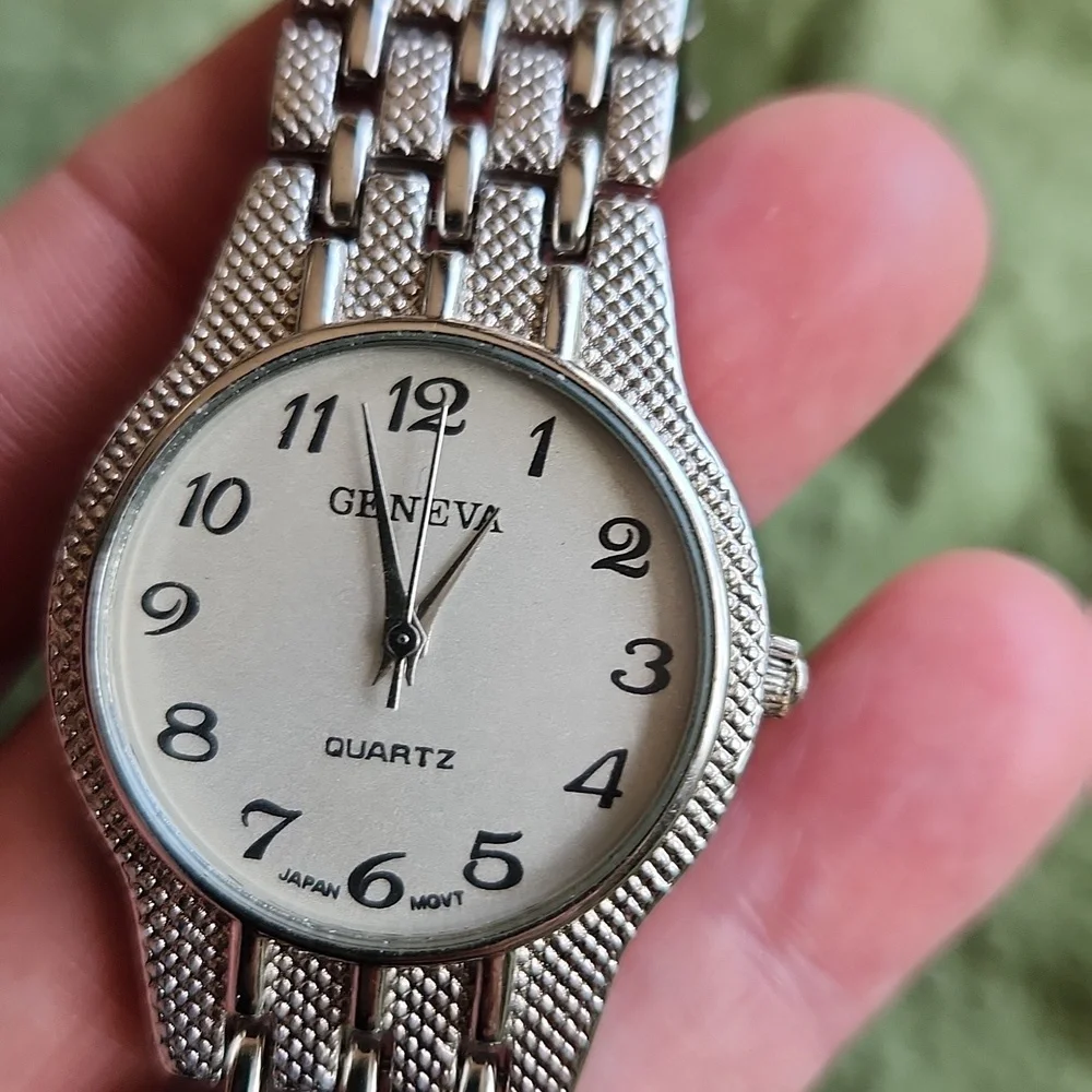 Geneva Watch Silvertone Metal Band New Battery Quartz Japan Movement Mens